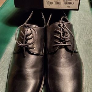 Mens dress shoes, size 9. Levi 511 29x32 30x32